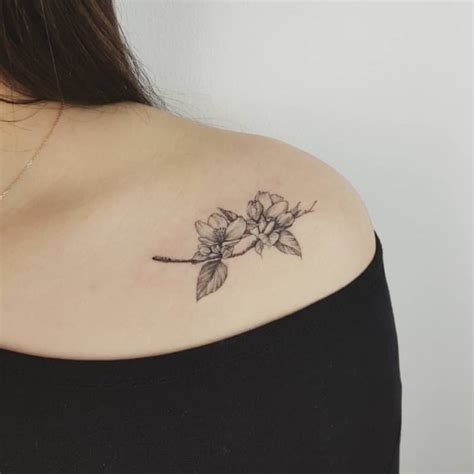 tatuajes en el torax para mujeres|8 ideas de TORAX MUJER 